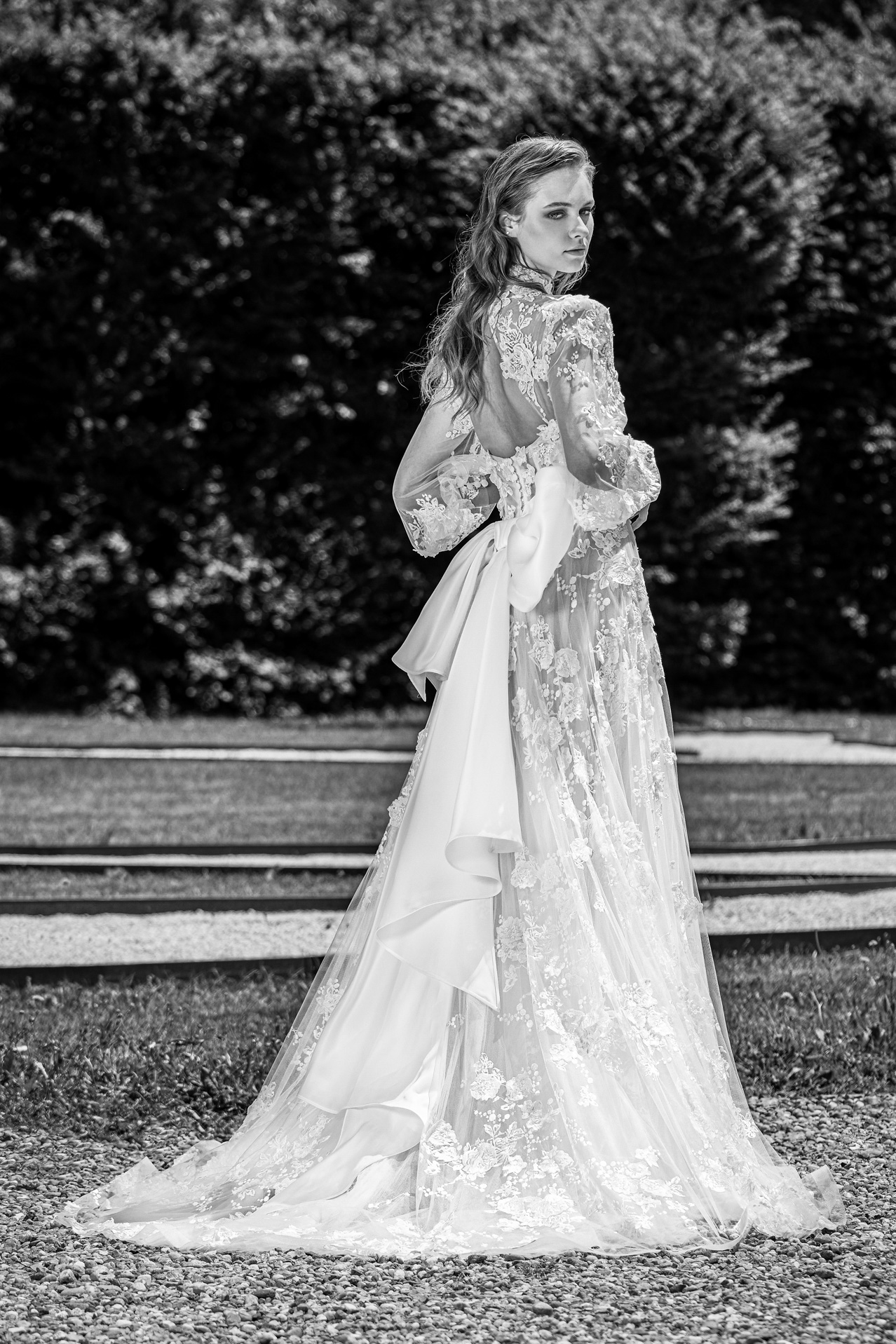 Vestiti da Sposa Vintage: Ritorno al Glamour - Un Tocco di Unicità nel Mondo Nuziale Vestiti da Sposa Vintage: Ritorno al Glamour - Un Tocco di Unicità nel Mondo Nuziale