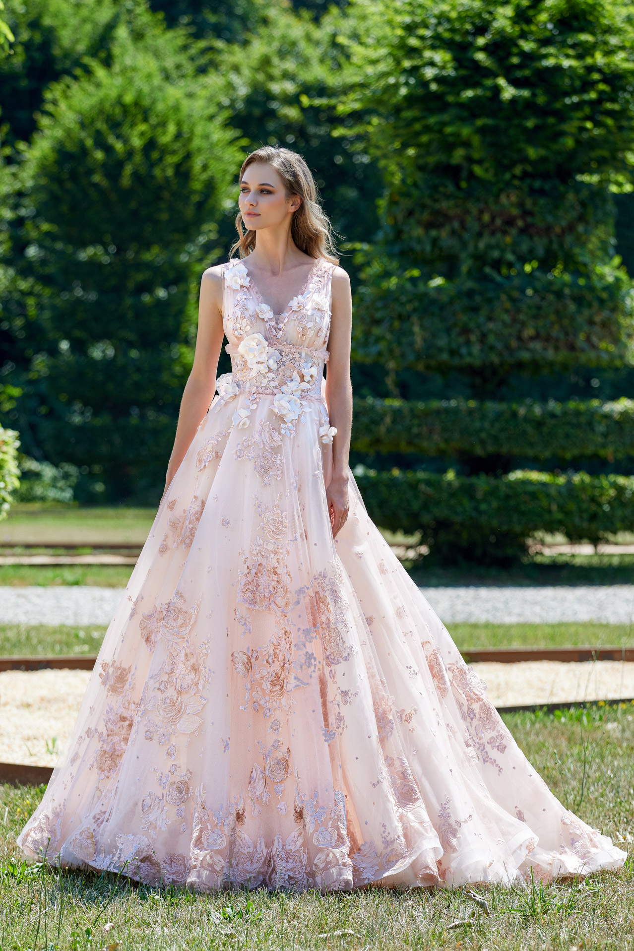 Vestiti da Sposa Rosa: Consigli di Stile per un Look Perfetto - La Scelta di Colore che Sta Cambiando le Nozze