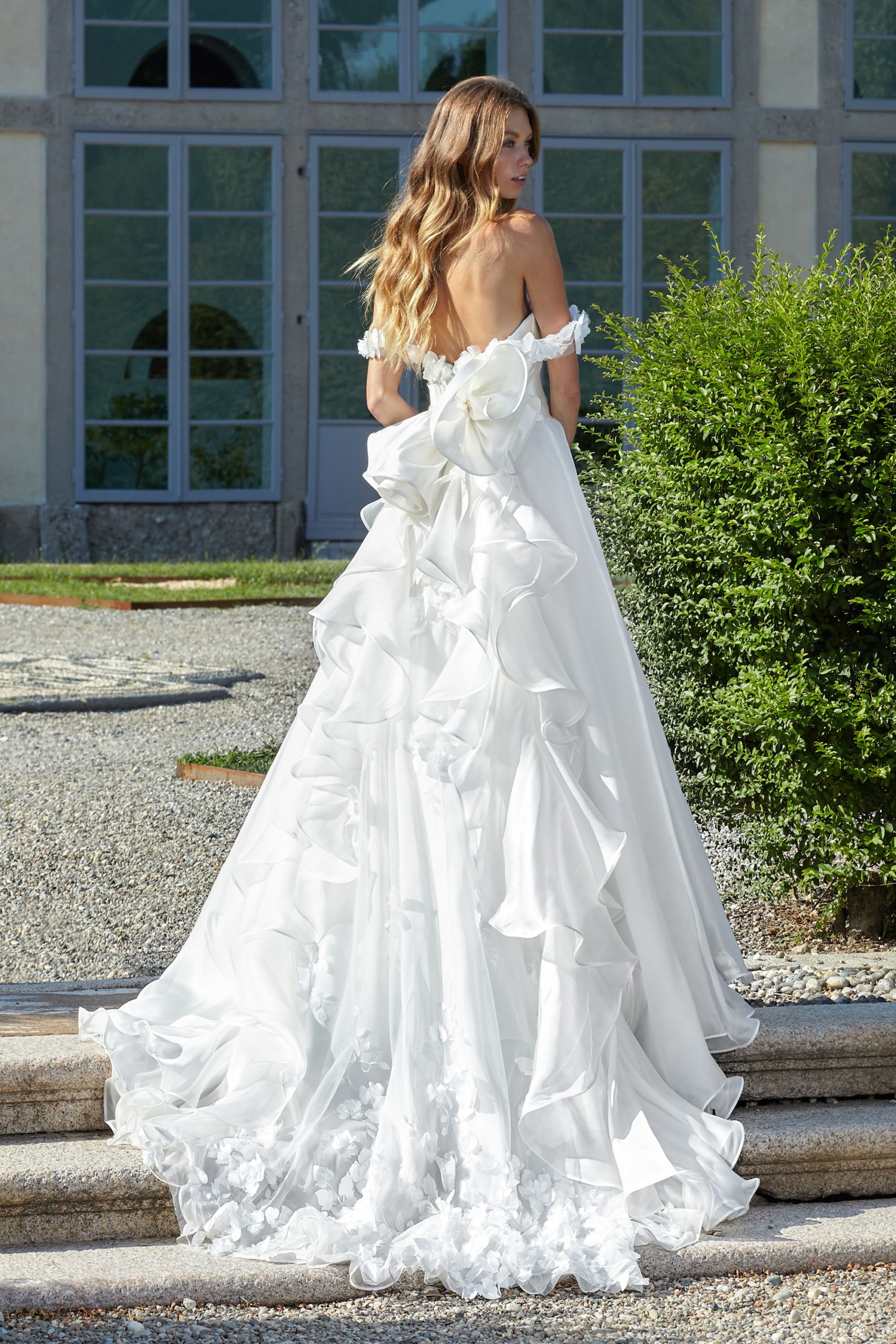 Abiti da sposa con fiori