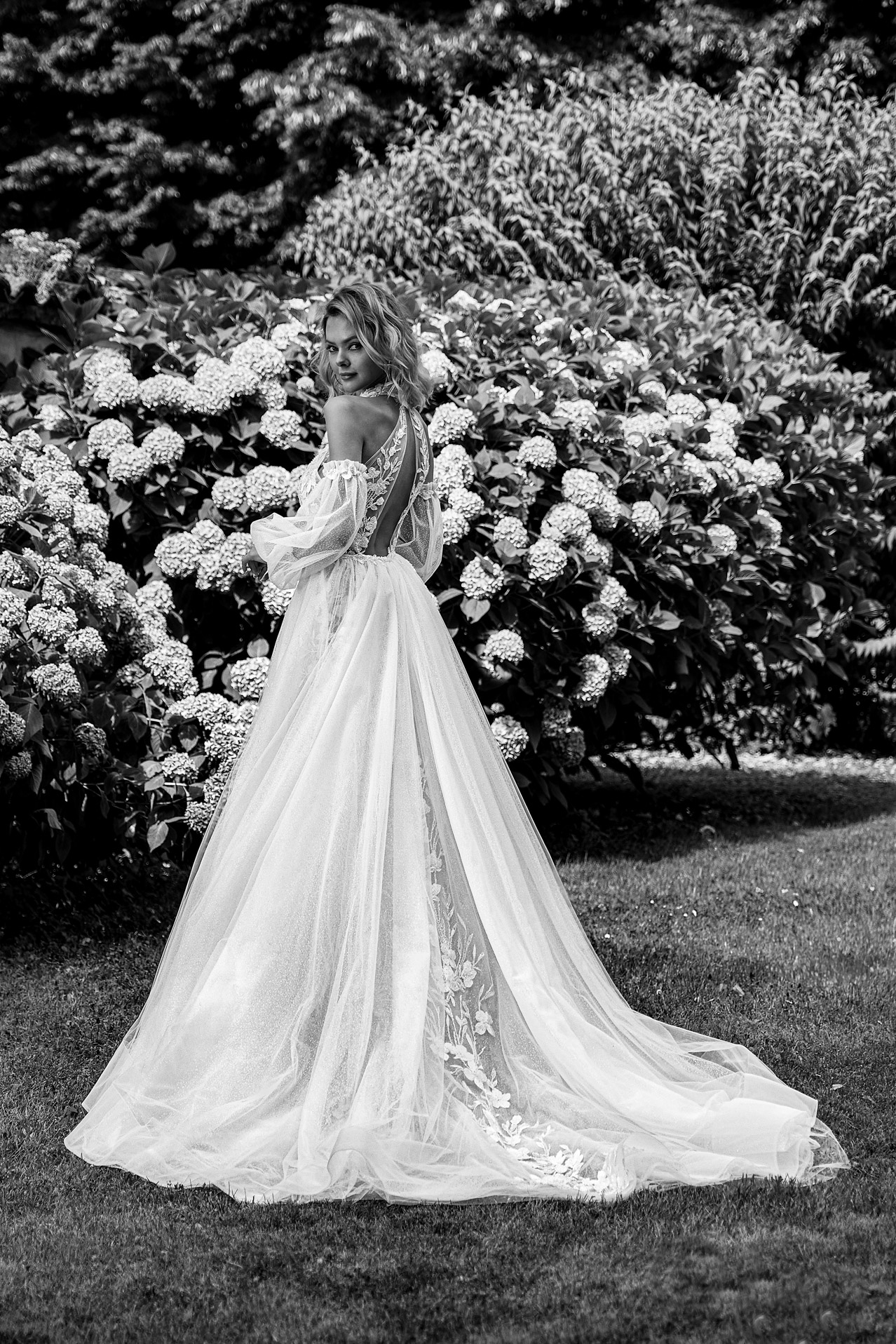 Vestiti da Sposa Vintage: Ritorno al Glamour - Un Tocco di Unicità nel Mondo Nuziale