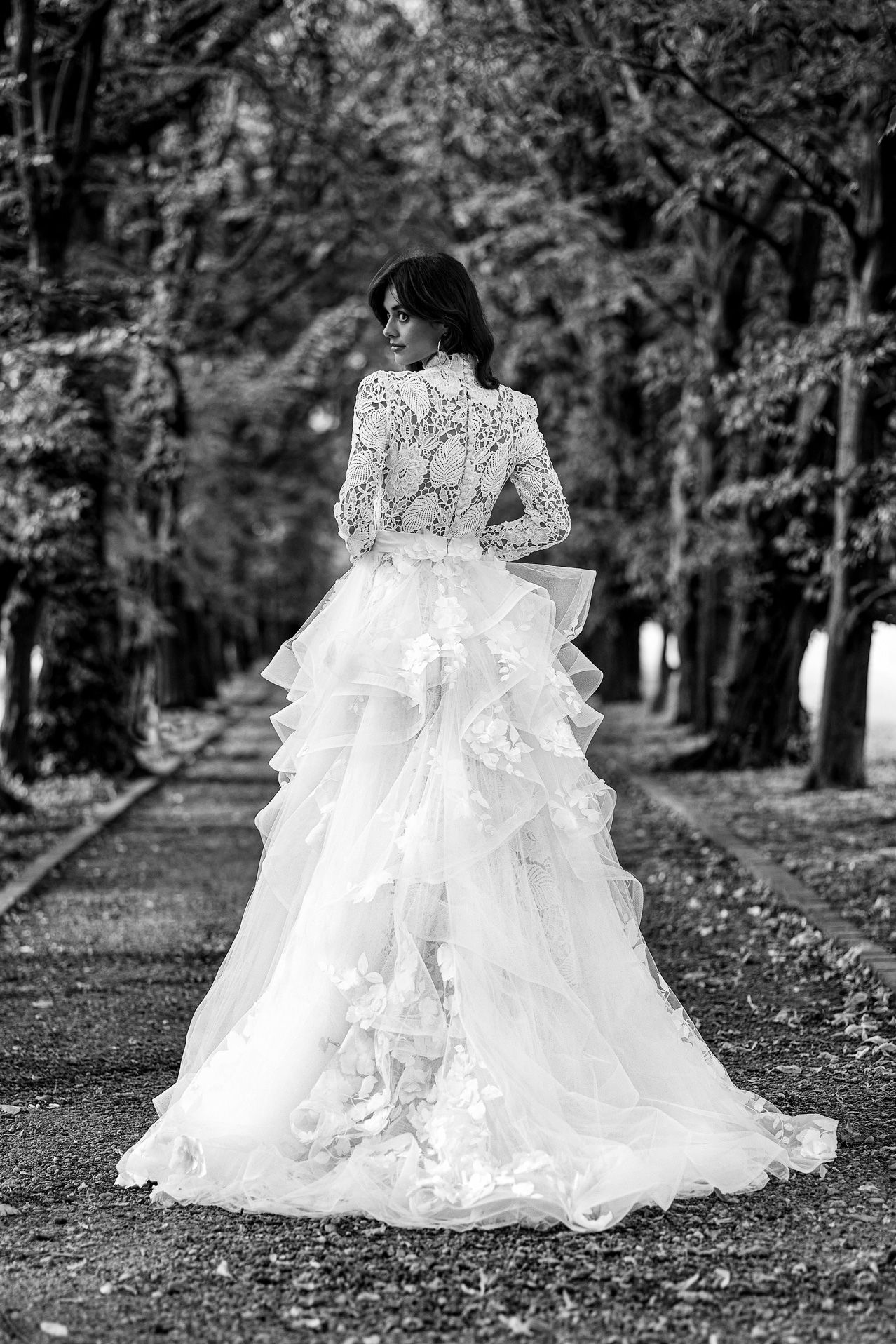 Stili di Vestiti da Sposa con Maniche: Eleganza e Raffinatezza nel Cuore del Wedding Italiano - Scopri l'Unicità di Stefano Blandaleone Stili di Vestiti da Sposa con Maniche: Eleganza e Raffinatezza nel Cuore del Wedding Italiano - Scopri l'Unicità di Stefano Blandaleone