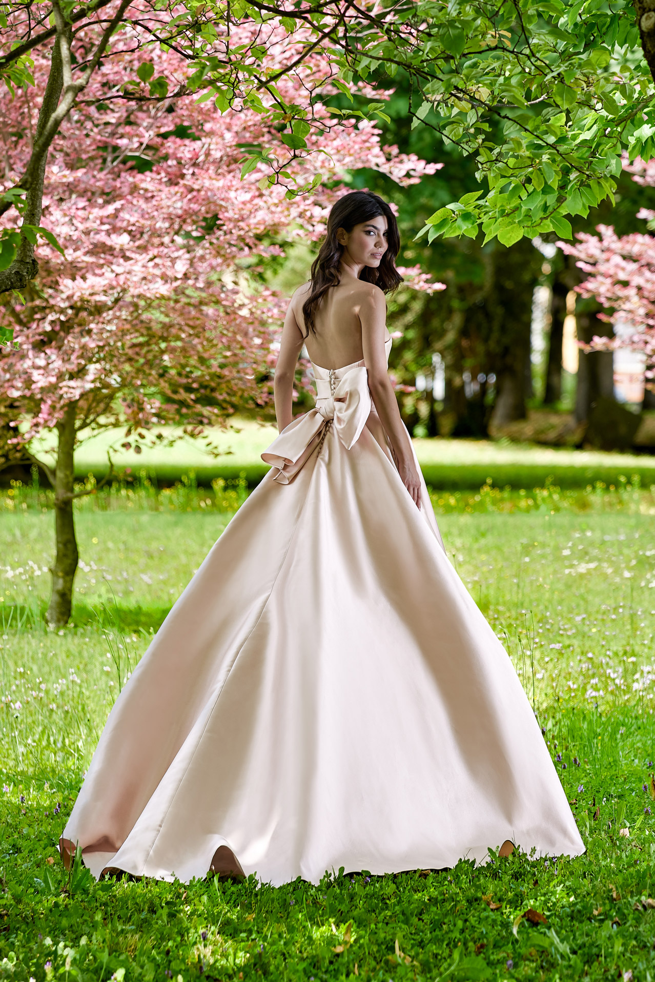 Personalizzare il Tuo Abito da Sposa: Tecniche e Idee Creative per un Look Unico