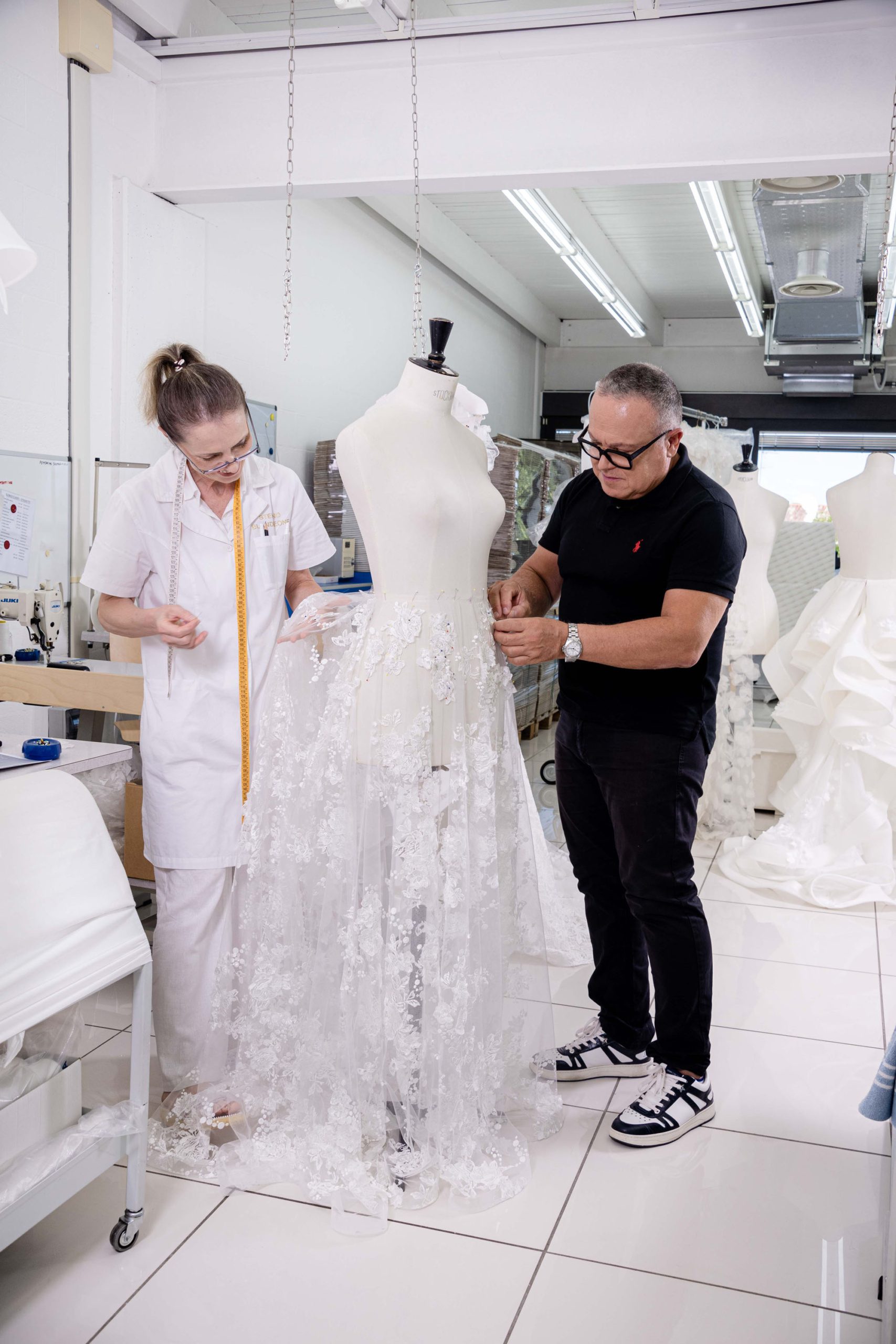 Abiti da Sposa Lavorati a Mano: L'eleganza Artigianale di Stefano Blandaleone