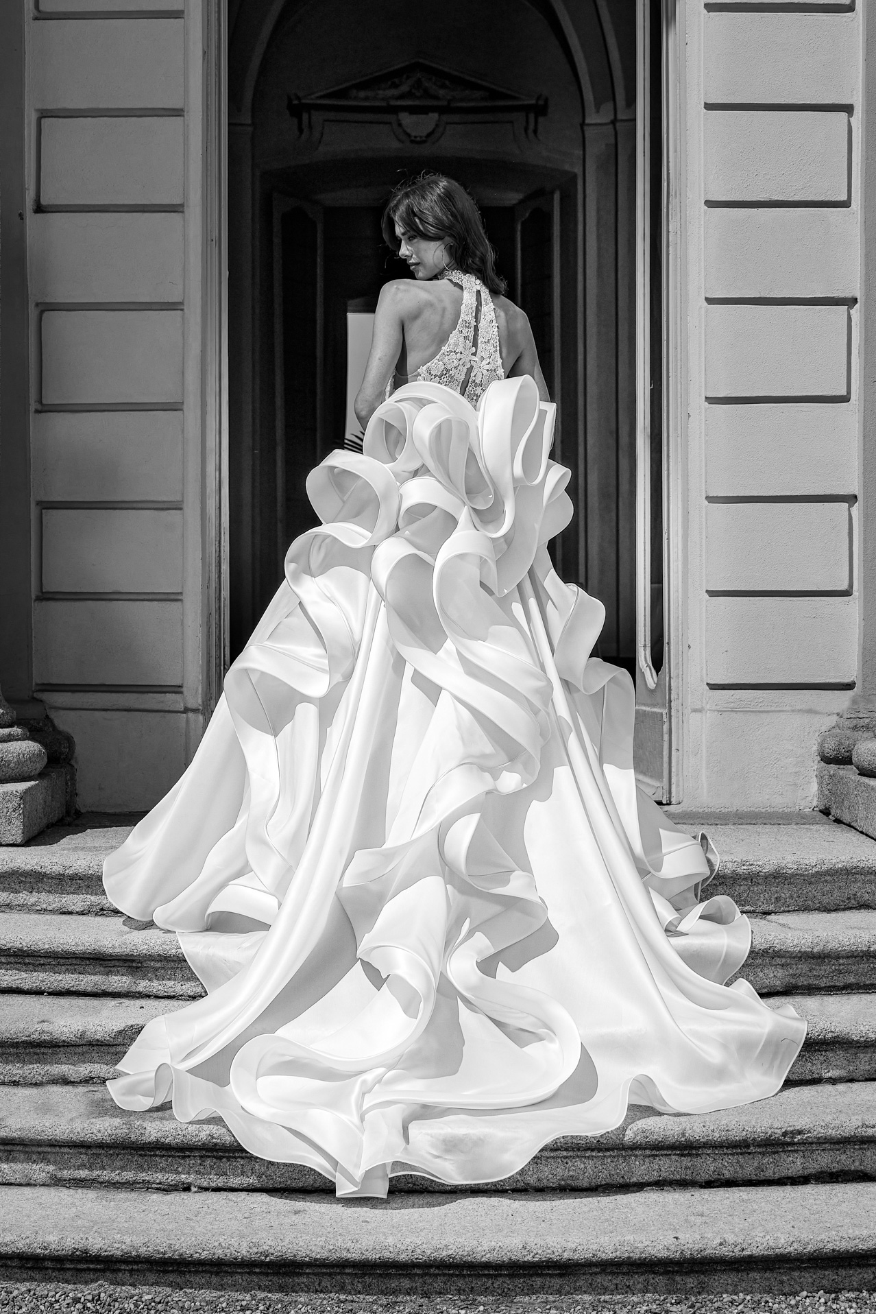 La Sposa di Napoli: Bellezza e Lusso nell'Alta Moda Sposa Italiana - Seta, Arte e Stile per una Sposa Unica ed esclusiva - Innovazione e tradizione per un Matrimonio Chic La Sposa di Napoli: Bellezza e Lusso nell'Alta Moda Sposa Italiana - Seta, Arte e Stile per una Sposa Unica ed esclusiva - Innovazione e tradizione per un Matrimonio Chic