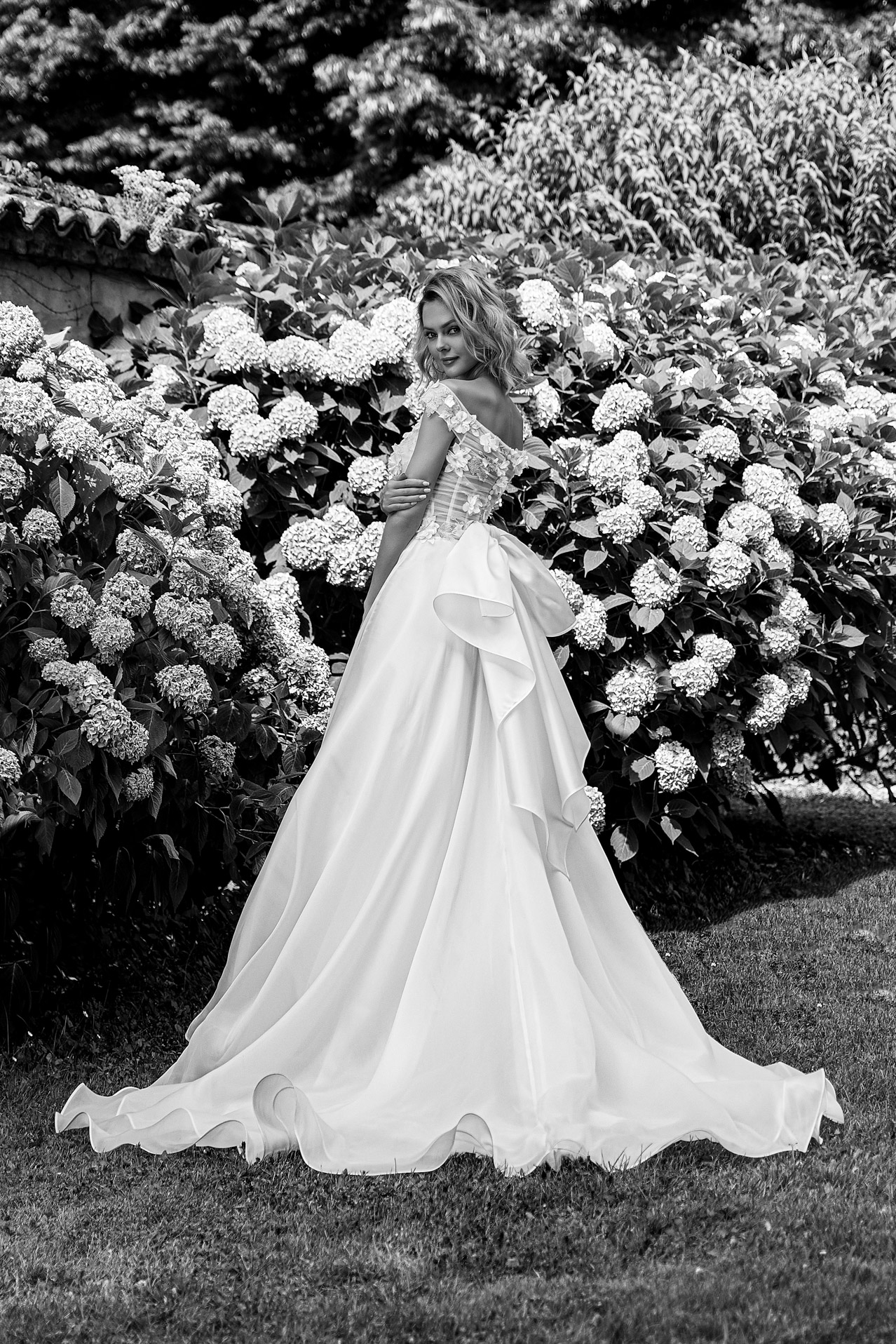 Vestiti da Sposa Semplici ma Eleganti: Scopri il Fascino Senza Tempo di Stefano Blandaleone per un "Sì" Indimenticabile