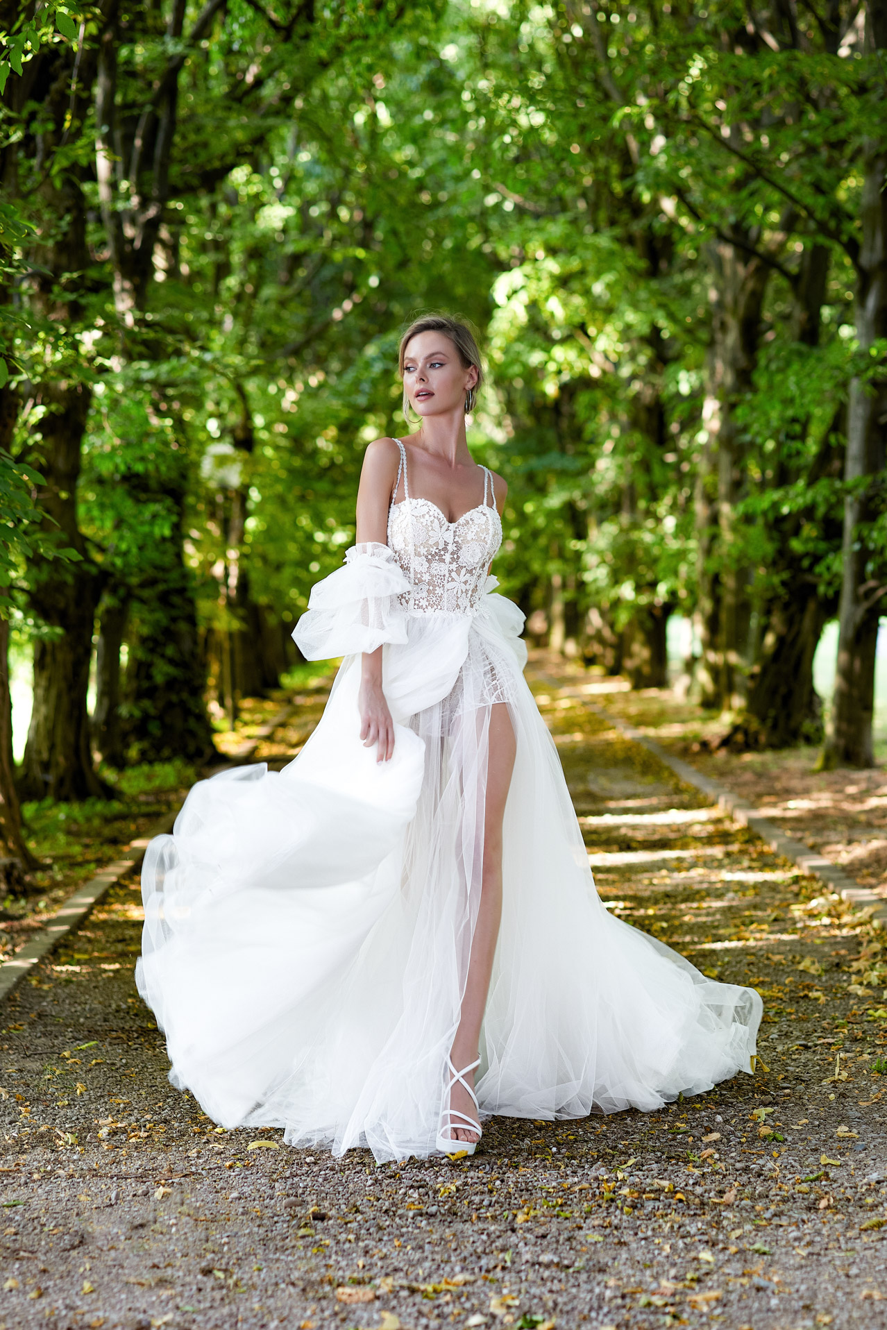 Vestiti da Sposa in Tulle: Delicatezza e Sogno in un Tessuto Magico - Brilla il Giorno del Tuo Matrimonio da Favola! - Una Sposa Unica e Particolare - 100% Made in Italy!