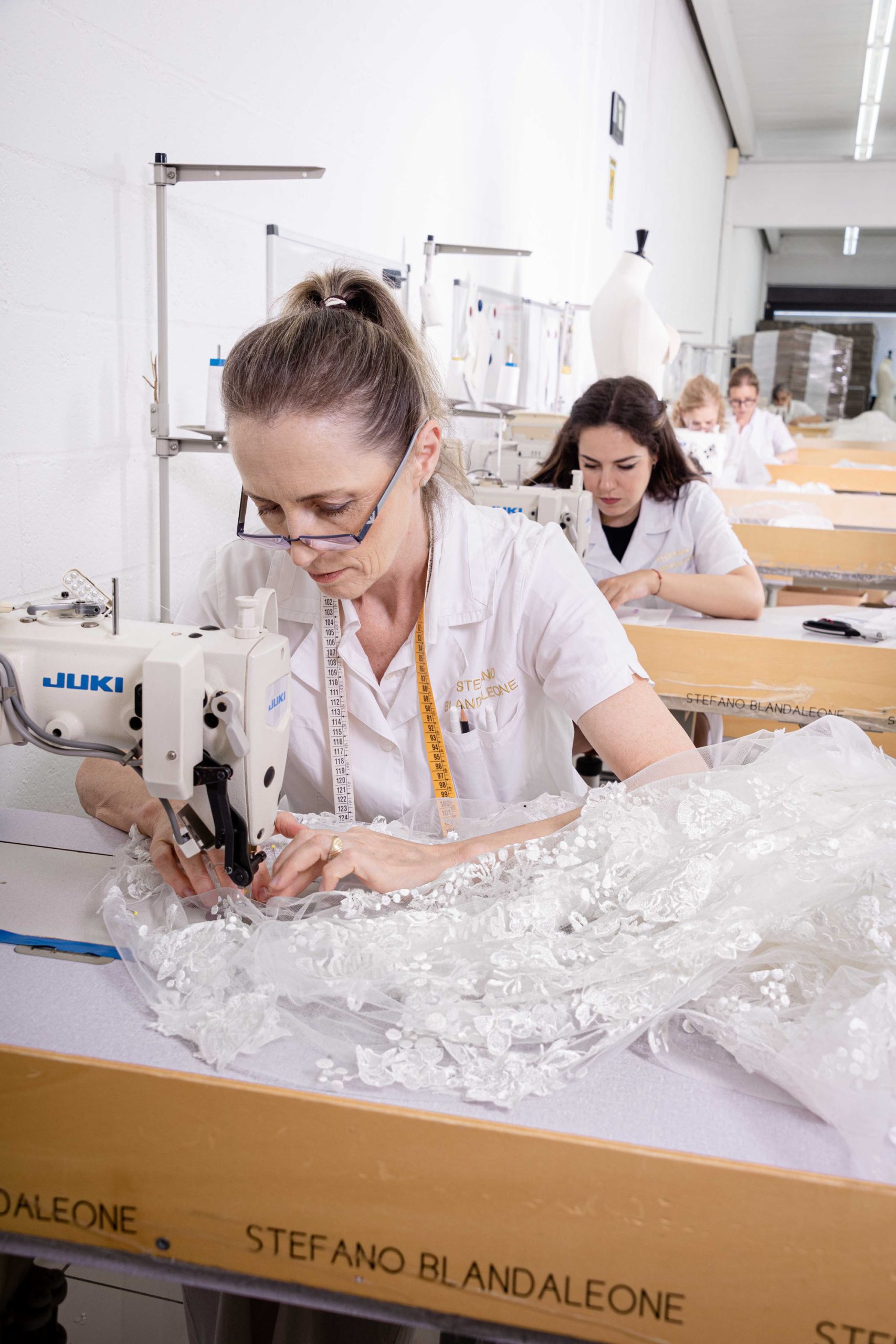 Vestiti da Sposa 2025 : La Fabbrica dei Sogni tra Arte e Bellezza 100% Alta Moda Sposa - Creazioni Sartoriali su Misura per il Tuo Matrimonio da Sogno - Per una Sposa Unica e Particolare! Vestiti da Sposa 2025 : La Fabbrica dei Sogni tra Arte e Bellezza 100% Alta Moda Sposa - Creazioni Sartoriali su Misura per il Tuo Matrimonio da Sogno - Per una Sposa Unica e Particolare!