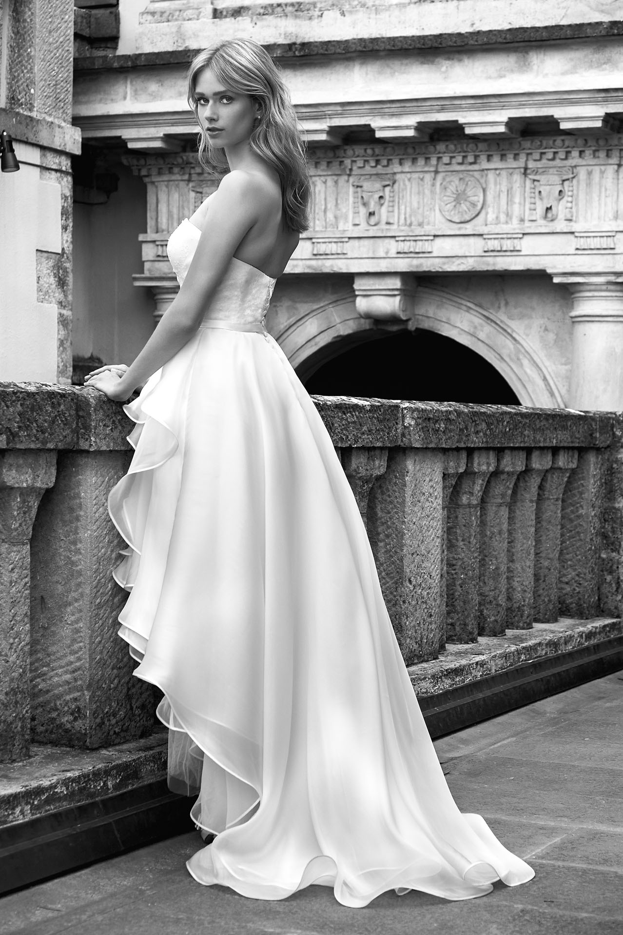 Abiti da Sposa Corti: Eleganza e Stile per il Tuo Grande Giorno