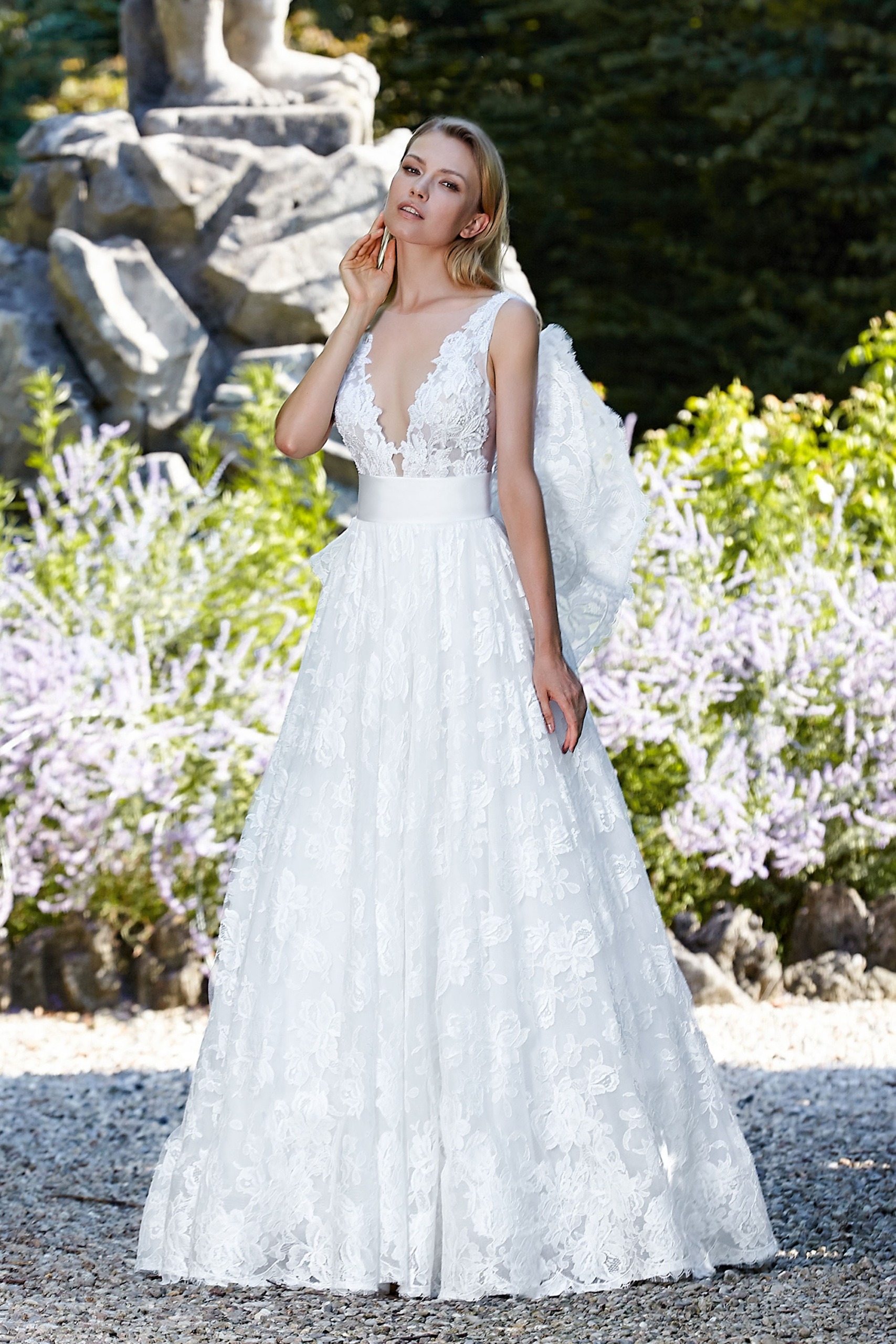 Abiti da Sposa in Pizzo Francese: Lusso e Raffinatezza per Vivere un Sogno! Abiti da Sposa in Pizzo Francese: Lusso e Raffinatezza per Vivere un Sogno!