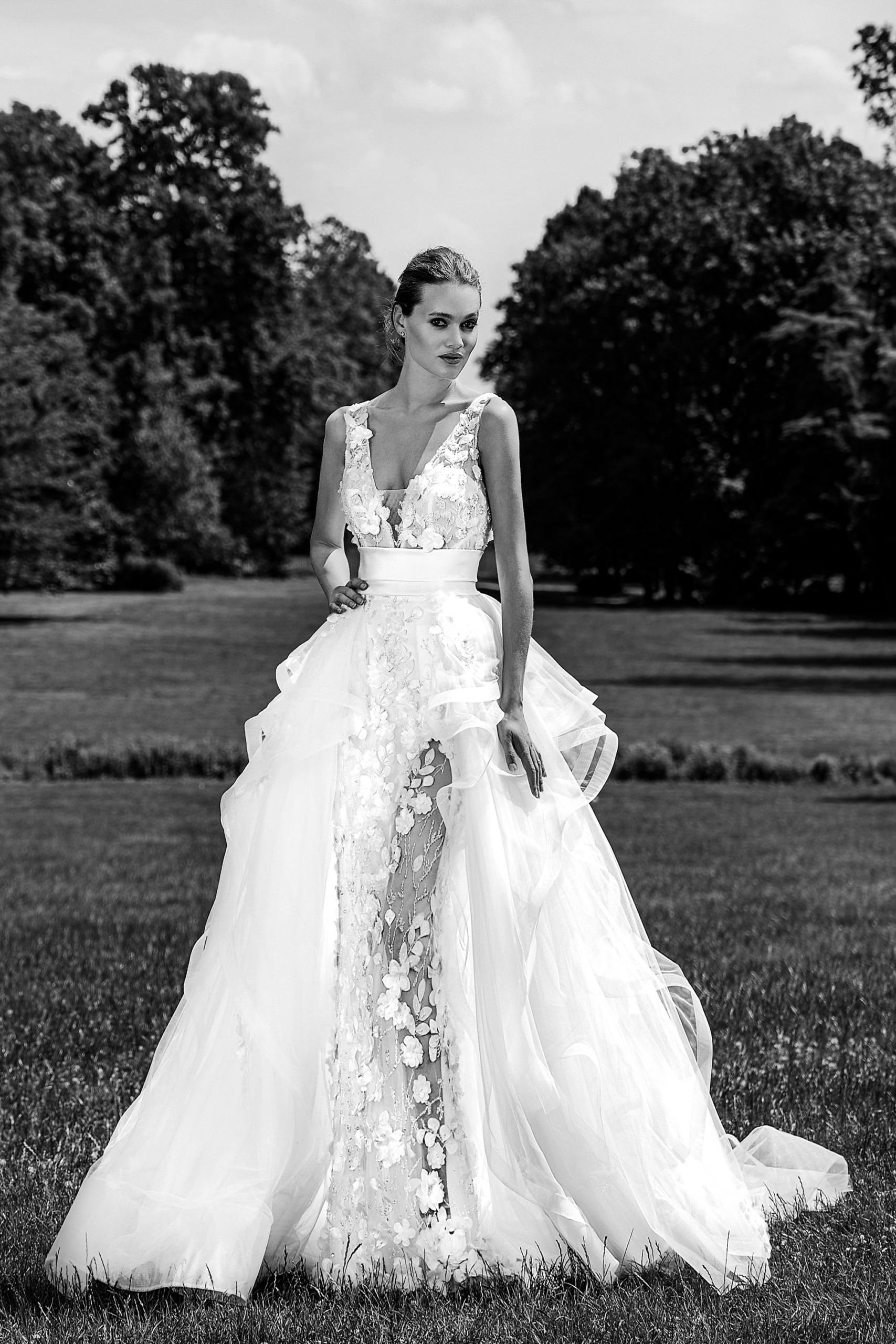 Abiti da Sposa Piazza Armerina: Esclusività Vogue Style per una Sposa Unica - Stefano Blandaleone Design - L'Arte di Brillare nel Tuo Matrimonio da Favola: Look Nuziale 100% Made in Italy