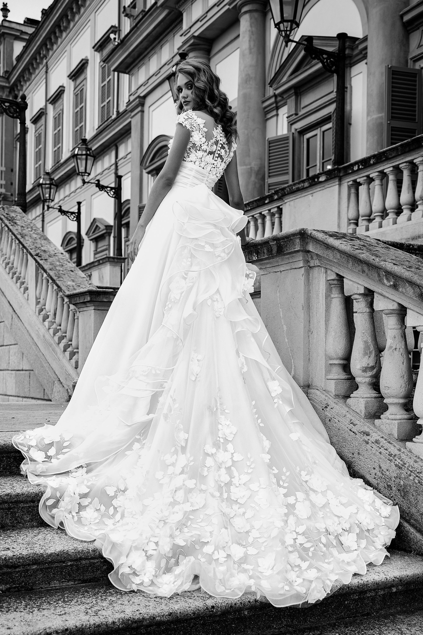 Abiti da Sposa Mantova: L'Arte della Perfezione Nuziale - Un Omaggio alla Femminilità e all'Esclusività