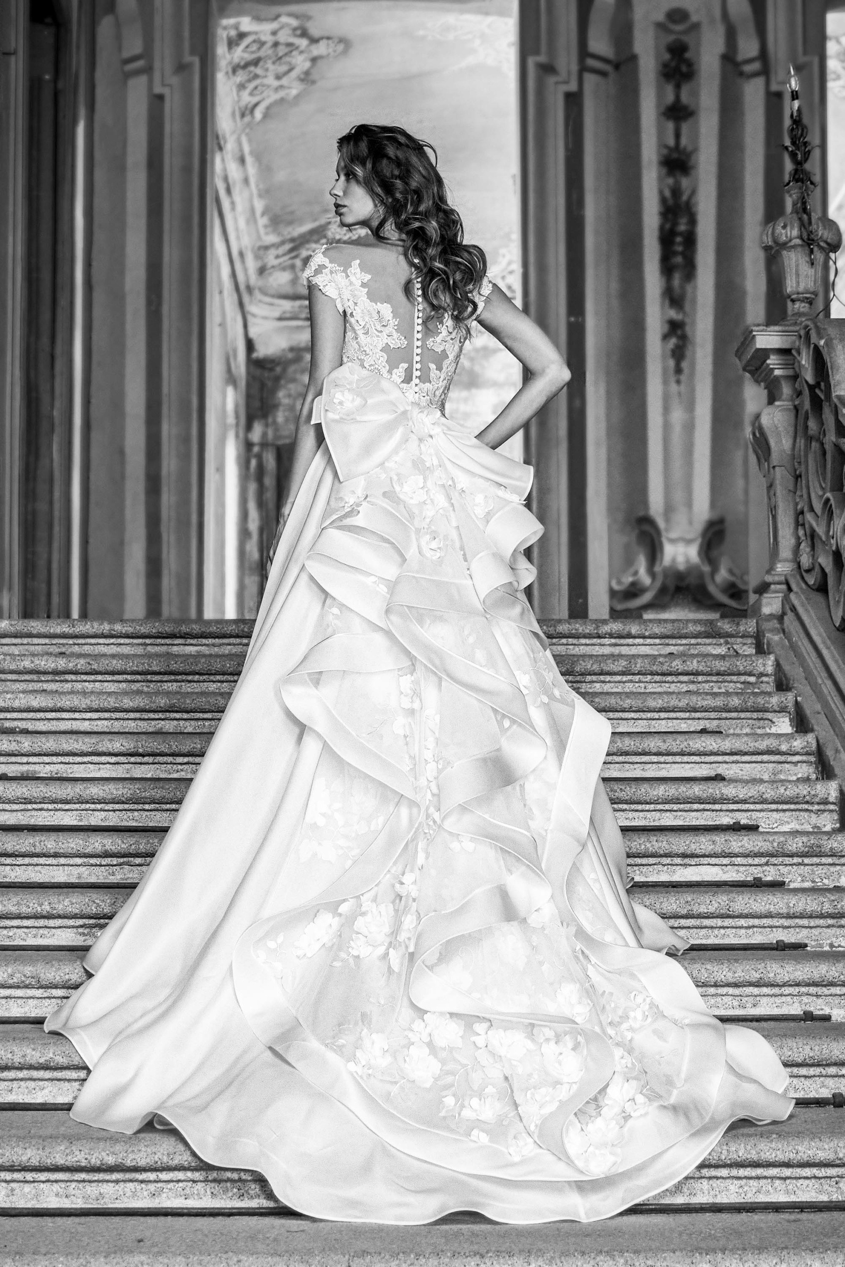 Abiti da Sposa Sciacca: Vogue Style tra Arte e Bellezza - 100% Made in Italy per una Sposa Unica e Particolare - Brilla al Tuo Matrimonio da Favola con un Look Nuziale Indimenticabile!