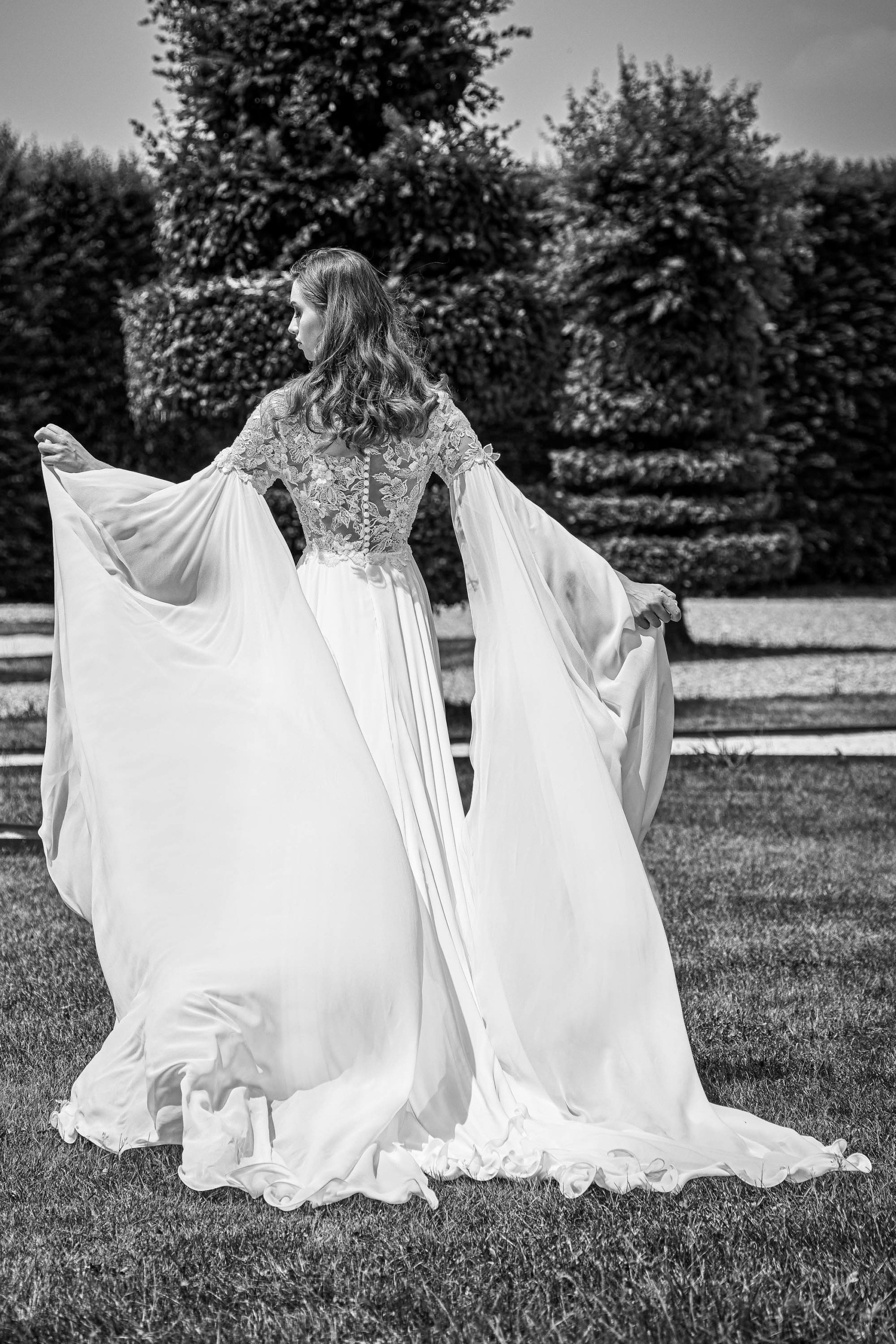 Abiti da Sposa 2025 Semplici: Soft Style per Una Sposa Eterea dall'Eleganza Senza Tempo - Less is More tra Sete e Bellezza 100% Made in Italy - Creazioni Sartoriali Su Misura per un Look Intramontabile Abiti da Sposa 2025 Semplici: Soft Style per Una Sposa Eterea dall'Eleganza Senza Tempo - Less is More tra Sete e Bellezza 100% Made in Italy - Creazioni Sartoriali Su Misura per un Look Intramontabile