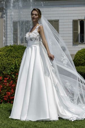 Velo Lungo in Tulle Mano Seta con Fiori Applicati - SBA VL01