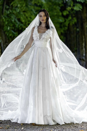 Velo Lungo in Tulle Mano Seta con Fiori Applicati - SBA VL02